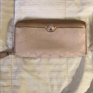 Coach Logo slim Accordion Zip Wallet